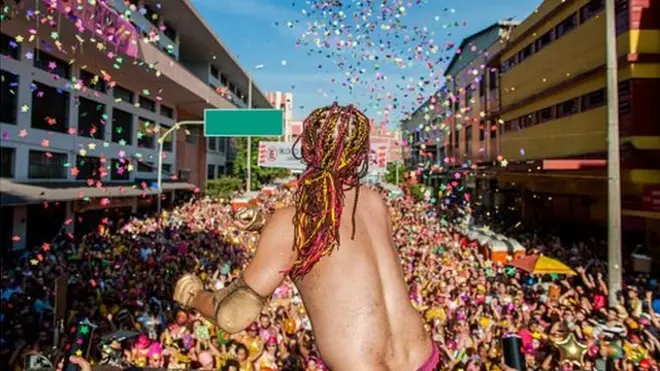 Glitter usado no Carnaval pode afetar organismos no oceano