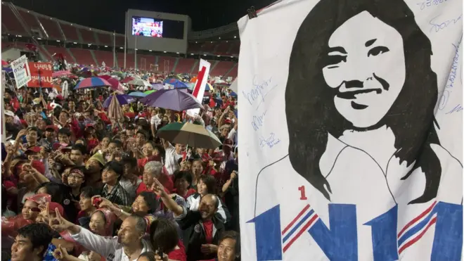 ยิ่งลักษณ์ ชินวัตร เสนอตัวเป็นนายกฯ ในนามพรรคเพื่อไทย ระหว่างการหาเสียงเลือกตั้งปี 2554 โดยประกาศว่าขอเข้ามาบริหารประเทศเพื่อ "แก้ไข ไม่แก้แค้น"