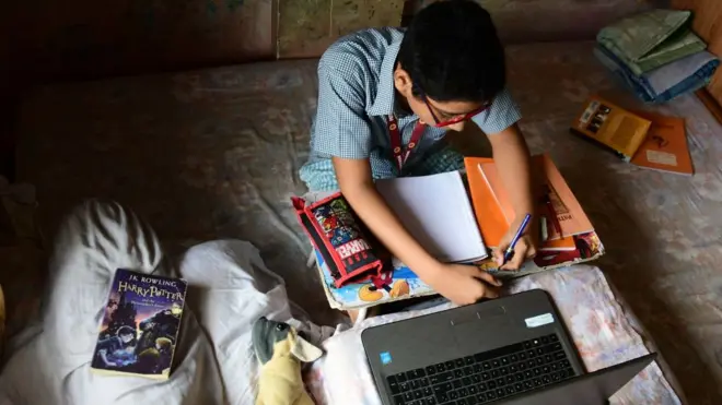 Student in India takes online classes