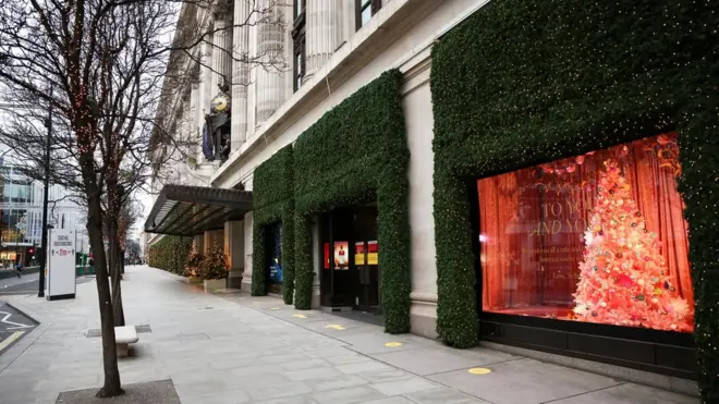 Selfridges на Оксфорд-стрит закрыт, как и многие другие торговые фирмы