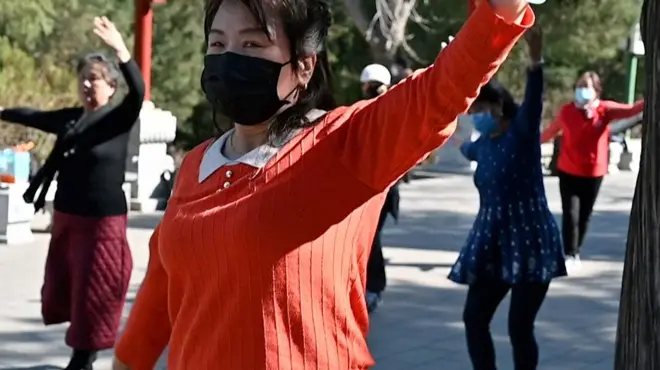 الحياة تعود بالتدريج إلى بكين