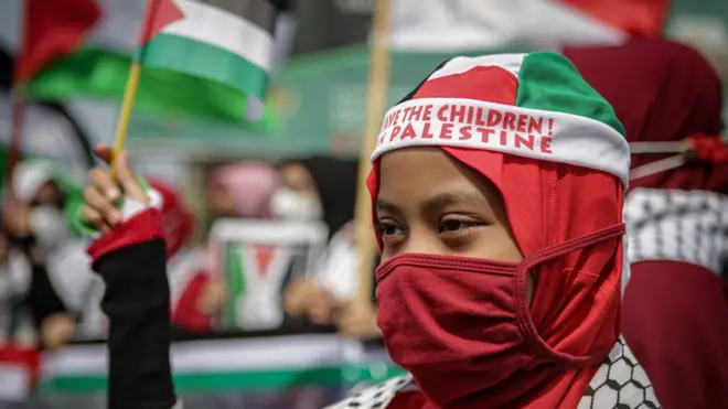 Pelajar mengikuti aksi solidaritas untuk Palestina di Cipondoh, Kota Tangerang, Banten, Kamis (20/5/2021).