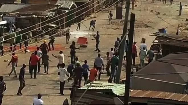 Aworan awọn eeyan kan to n fa wahala