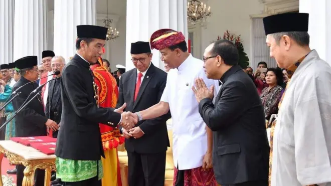 Presiden Jokowi menetapkan Unit Kerja Presiden Pembinaan Ideologi Pancasila untuk menghadapi makin menguatnya kelompok serta ideologi Islam yang ekstrim.