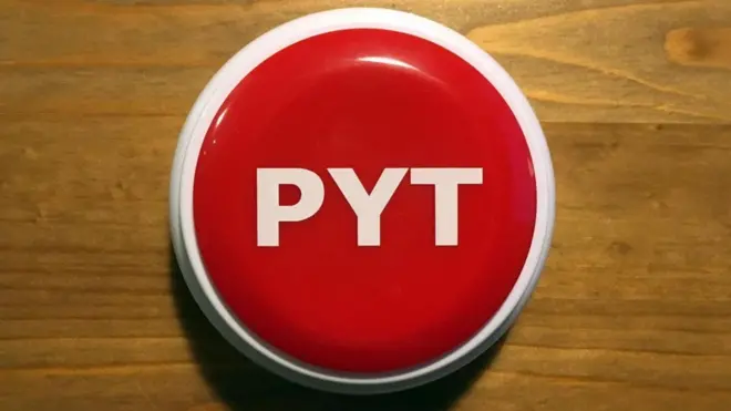 Los niños aprenden sobre el botón "pyt" en las guarderias