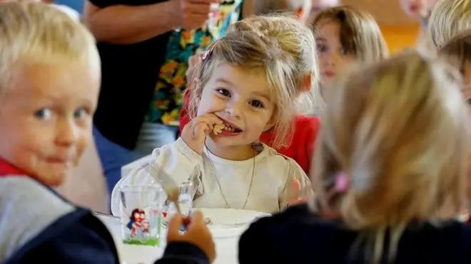 जब डेनमार्क में मुस्लिम बच्चों को सुअर का गोश्त खाने को कहा गया