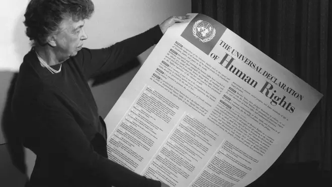 యూడీహెచ్‌ఆర్ ముసాయిదా కమిటీకి అమెరికా మాజీ అధ్యక్షుడు ఫ్రాంక్లిన్ డి.రూజ్వెల్ట్ భార్య ఎలీనర్ రూజ్వెల్ట్ సారథ్యం వహించారు.