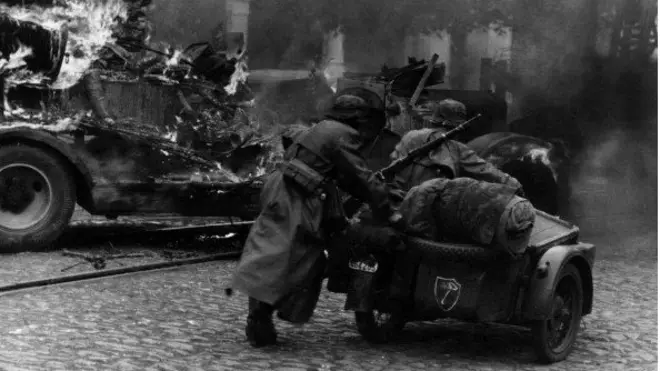 Нацисти увійшли в Маріуполь 8 жовтня 1941 року. Вони не зустріли значного спротиву радянських військ