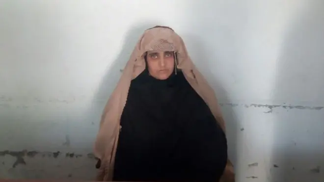 پاکستاني پولیسو د پنجشنبې په ورځ (عقرب/لړم ۵مه) شربت ګله ونیوله او اوس د پېښور په یوه زندان کې ده.