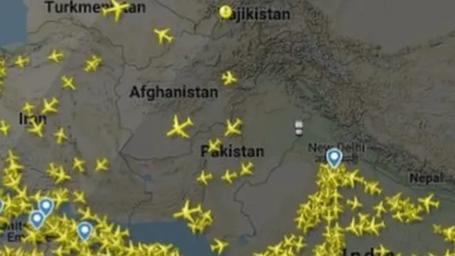 مشرق بعید سے مغرب یعنی یورپ اور یورپ سے مشرق بعید جانے والی پروازیں پاکستان کے اوپر سے گزرنے کی بجائے اب بحیرہ عرب کے اوپر سے گزر کر اومان کی فضائی حدود استعمال کرتی ہیں۔ جس سے سفر کی مسافت میں اضافہ ہوا ہے