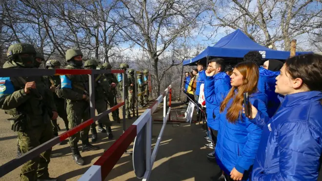 Etirazçılar və hərbçilər