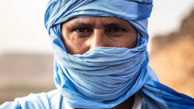 Les styles de mode symbolisent la culture et les traditions nomades des Touaregs.