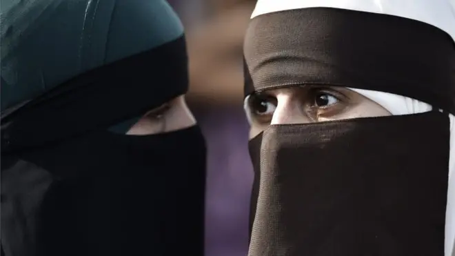 مسلمات في الدنمارك يتحدين حظر النقاب