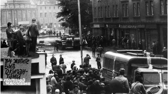 радянсьеі танки в Чехословаччині