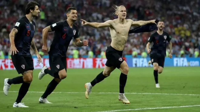 Домагой Віда (без футболки) був автором одного з голів у матчі напередодні