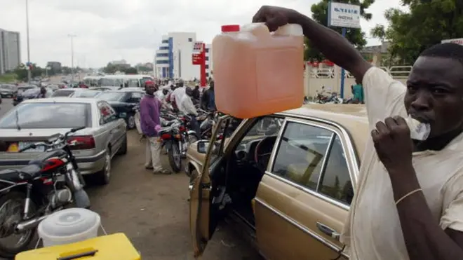 People dey use fuel to power dia generator as light no stable for Nigeria