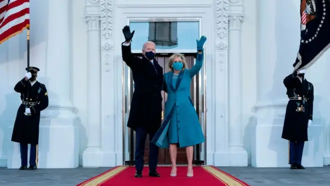 Joe Biden y la primera dama, Jill Biden, llegaron a la Casa Blanca luego de la juramentación del nuevo presidente de EE.UU.