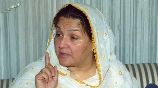 بیگم کلثوم نواز اگر احتجاجی سیاست نہ کر رہی ہوتیں تو شاید نواز شریف کو ملک سے جانے کی اجازت نہ ملتی