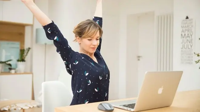 Olahraga membuat anda merasa lebih baik dan terlihat lebih baik. Namun bagaimana melakukannya di tengah-tengah jam kerja?