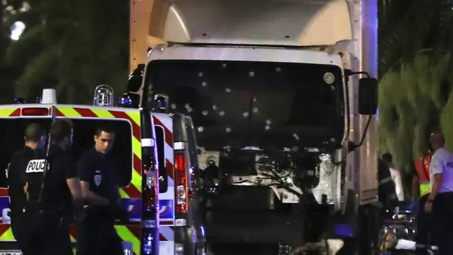 Serangan truk di Nice, 14 Juli 2016, menewaskan 86 orang.