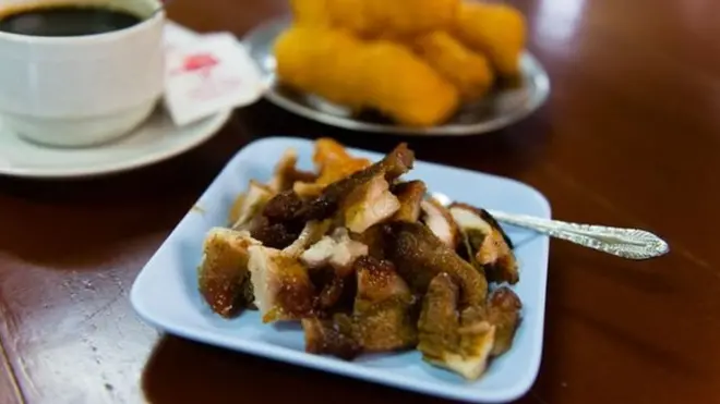 الكثير من الأطباق التي يستهلكها سكان ترانغ قبل طلوع الشمس، قد يتناولها الناس عادة في وجبة الغداء في سائر أنحاء تايلاند