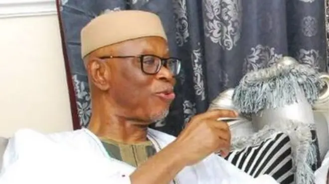 John Odigie-Oyegun na Tinubu na-enweebu esemokwu n'ime pati ha