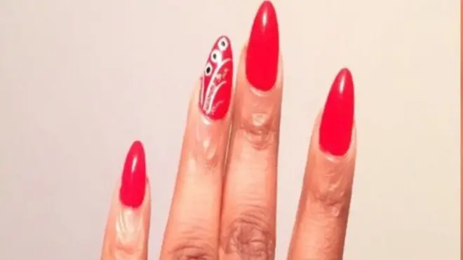 Red nails wey Darlington fix.