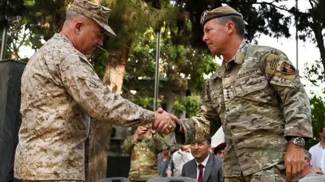 ላዕለዋይ ኣዛዚ ሰራዊት ኣመሪካን ኔቶን ካብ ሓላፍነቱ ወሪዱ