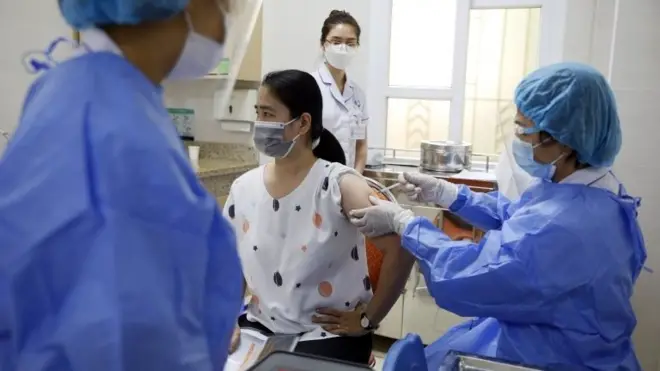 Việt Nam mong muốn đến cuối năm nay, khoảng 70-80% người dân trên 18 tuổi đã tiêm vaccine