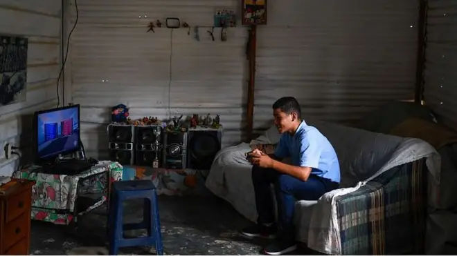 Para algunos empezó como un trabajo temporal, pero ya llevan años jugando.