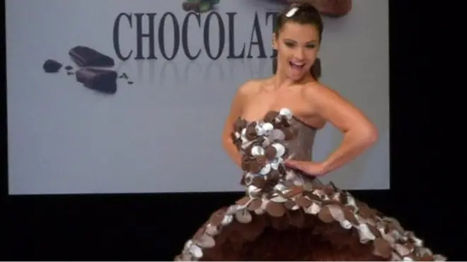فساتين مرصعة بالشكولاته
