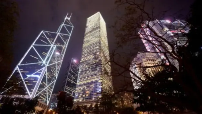 香港人臨終，最荒謬的是，莫過於仍為樓價牽掛 !