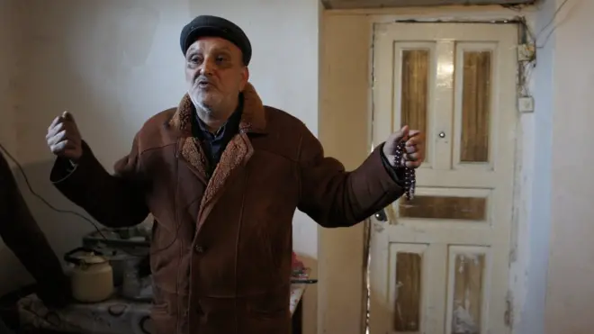 Sabirabad rayonu Nizami kənd sakini Fəxrəddin Mikayılov kasıblıqdan şikayətlənir