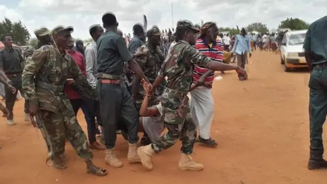 Ciidamada Galmudug oo qabtay nin doonayay in uu isku qarxiyo meel munaasabad ah