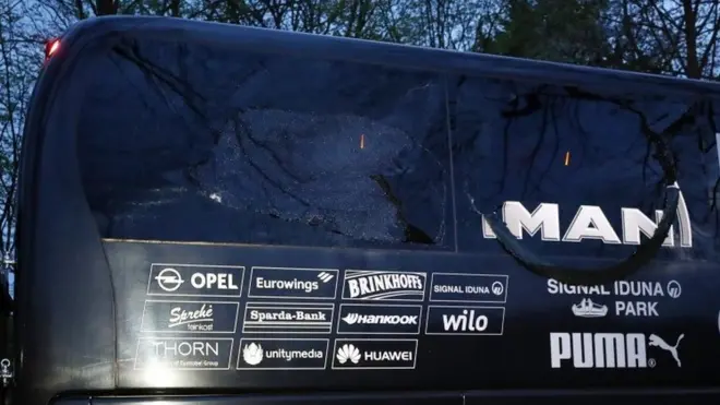 Menurut kepolisian Jerman, terjadi tiga ledakan di dekat bus tim Borussia Dortmund.