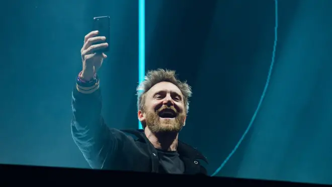 Французский музыкант Дэвит Гетта был одним из тех, кто требовал ужесточить правила для пользователей соцсетей