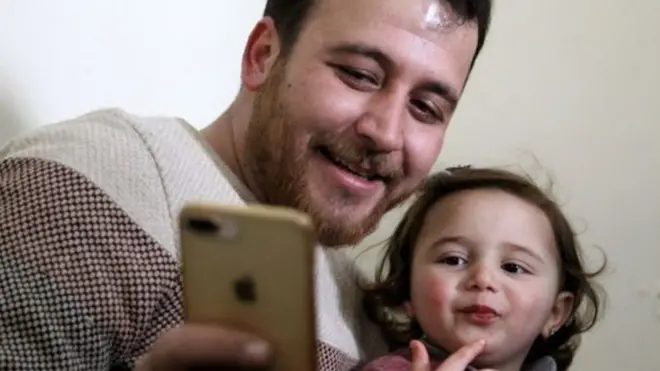 सलवा र उनका पिता अब्दुल्ला मोहम्मदले हवाई आक्रमण झेल्ने अनौठो उपाय प्रयोगमा ल्याएका थिए।