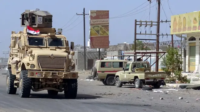 Yemen'de hükümet yanlısı güçlere ait bir askeri araç