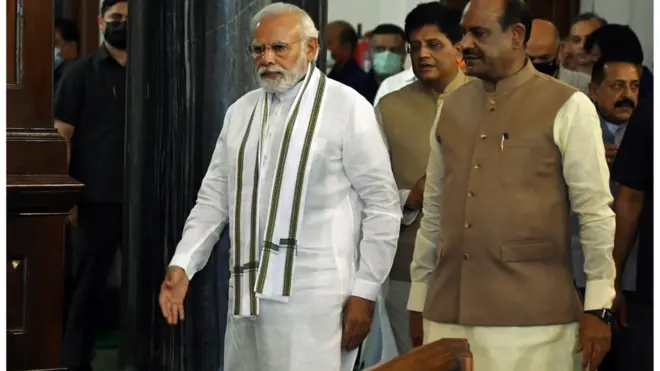 प्रधानमंत्री नरेंद्र मोदी और लोकसभा अध्यक्ष ओम बिरला