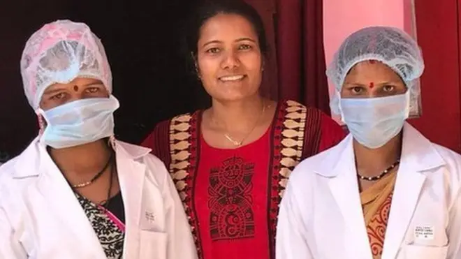 મહિલાઓ સાથે માયા