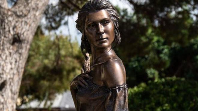 A estátuabetway como apostarEmanuele Stifano dedicada à Spigolatricebetway como apostarSapri