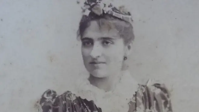 Enriqueta Compte i Riqué con 23 años.