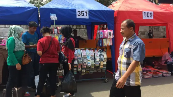 Jumlah tenda untuk PKL yang tersedia di Jatibaru tidak mencapai 400 lapak, seperti yang diutarakan Gubernur Anies Baswedan.