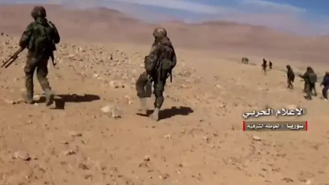 الجيش السوريي يواصل تقدمه الخاطف جنوب مدينة الباب بعد أن سيطر على عشرات القرى لتصل إلى كيلومترات قليلة من المدينة الخاضعة لسيطرة التنظيم المتشدد .