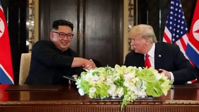 북미 정상은 12일(현지시각) 오후 공동합의문에 서명했다