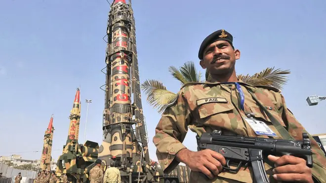 कराची में पाकिस्तानी सैनिक