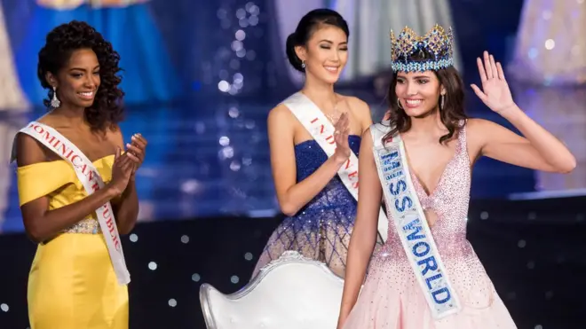 "Мисс мира " Стефани дель Валле с двумя вице-Мисс