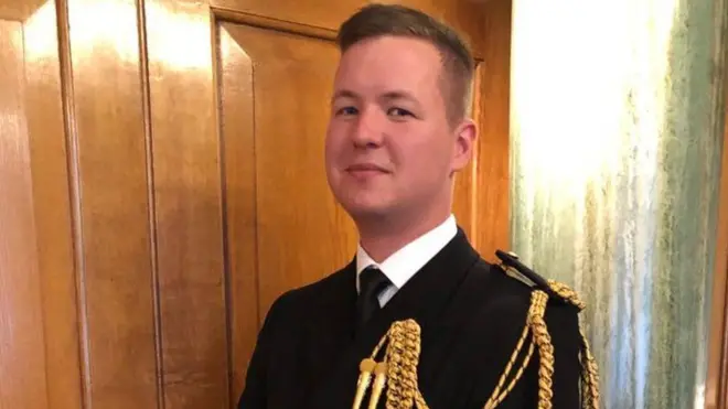 أولي براون كان قلقاً من فقدان وظيفته في القوات البحرية عندما تم تشخيص إصابته بفيروس "أتش آي في".