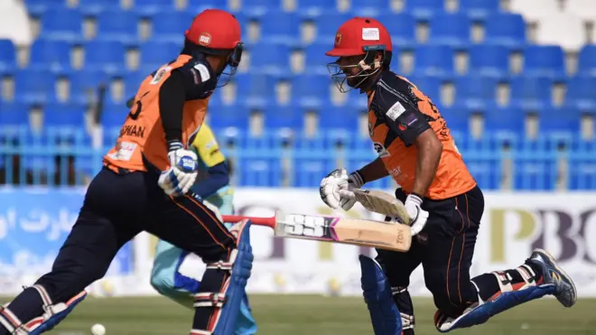 مس عینک بند امیر او سپین غر بست مات کړ