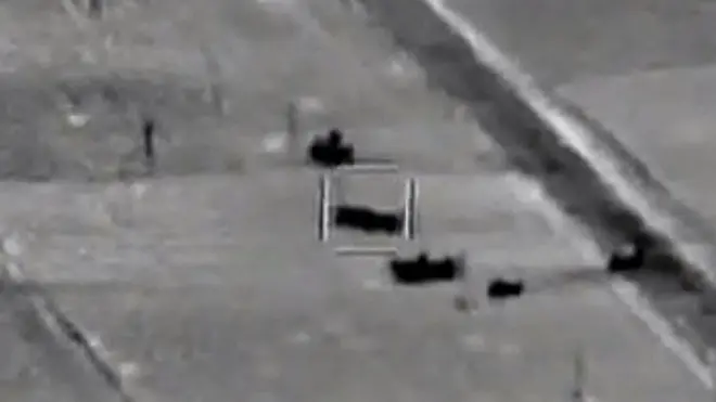 Предполагаемые армянские ракетные установки на армянской же территории, по которым ночью был нанесен удар. Невзрачная и нечеткая "картинка" от минобороны Азербайджана, у сюжета которой могут быть далеко идущие последствия